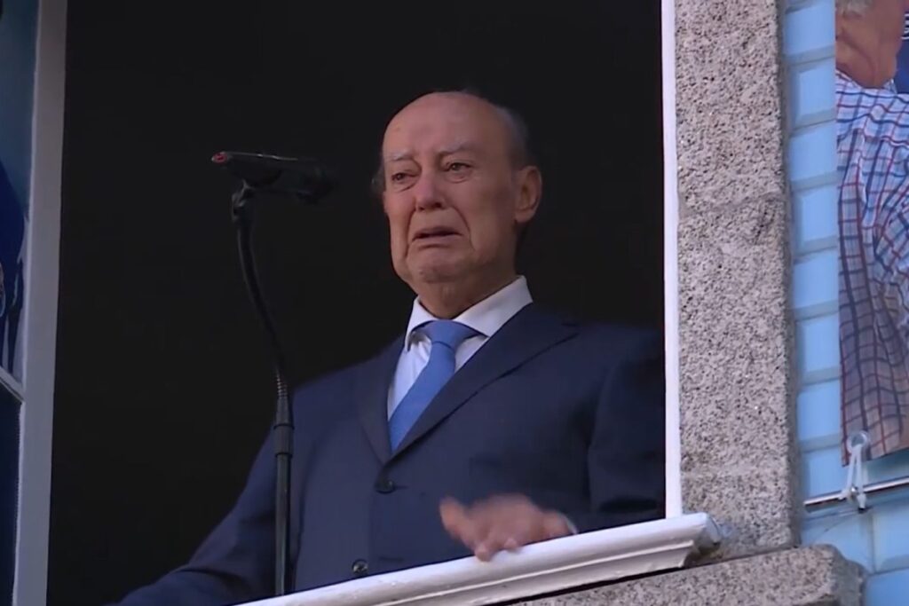 Pinto da Costa chora de emoção na Afurada em Gaia, ao ser recebido como um “herói”.