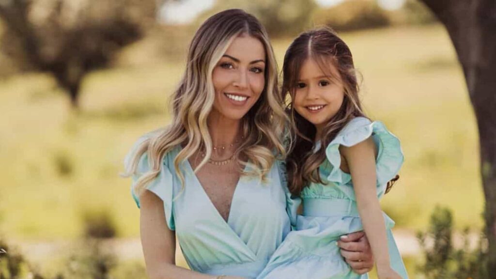 Laura Figueiredo mostra momento emocionante da filha ao ouvir música do pai