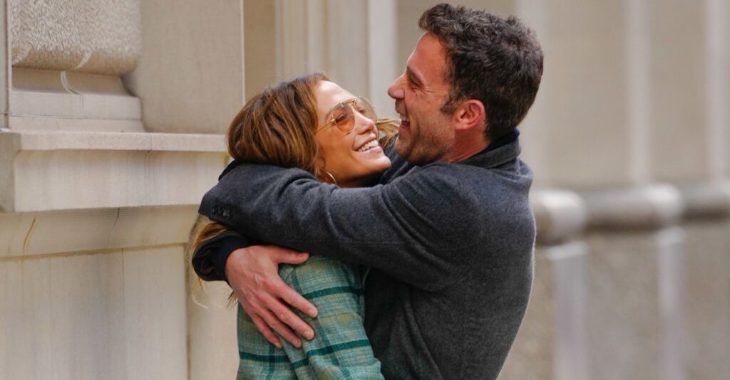 Jennifer Lopez e Ben Affleck voltam a casar-se e cantora surpreende em vestido extravagante!