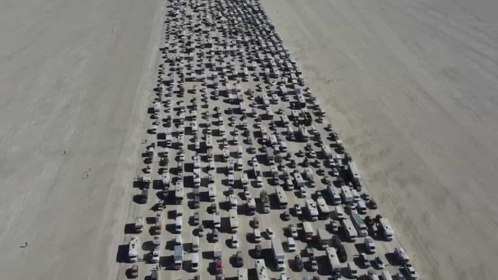 Imagens INACREDITÁVEIS! 8 horas de fila em Festival Burning Man