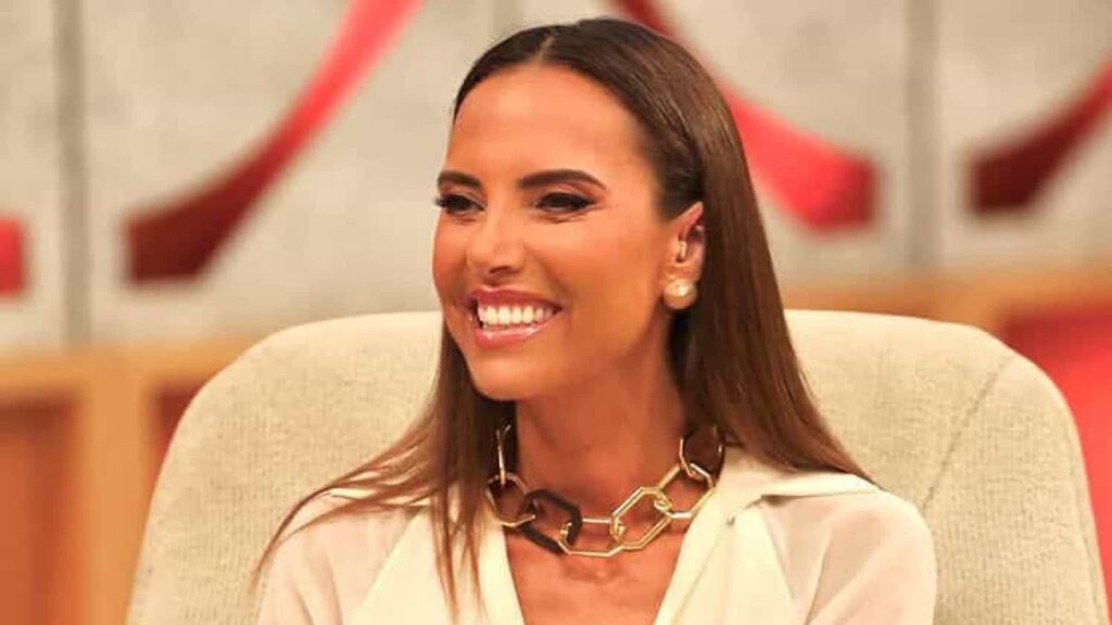 Aos 45 anos, Iva Domingues exibe toda a sua elegância