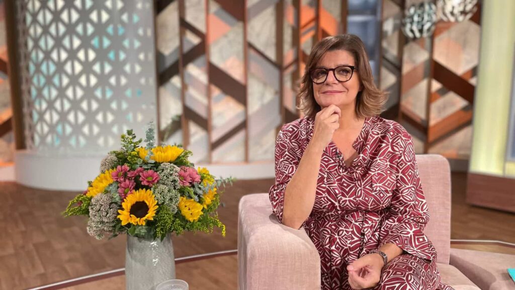 Júlia Pinheiro faz atualização do estado de saúde e agradece todo o apoio dos fãs