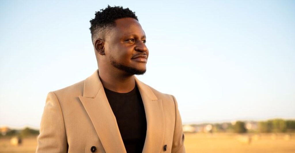 Matias Damásio volta a Portugal . Aqui estão as datas e os locais dos concertos.(olhe que vale mesmo a pena!)