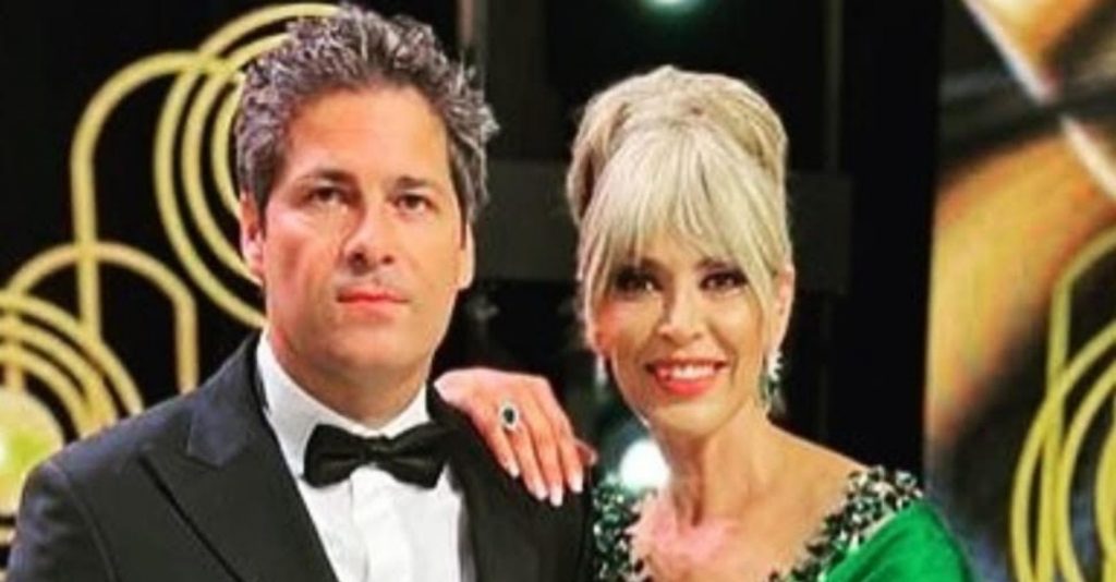 Clara de Sousa desvaloriza o dia dos namorados e mostra-se apaixonada por um colega que ocupa o seu coração já há 5 anos. Veja!