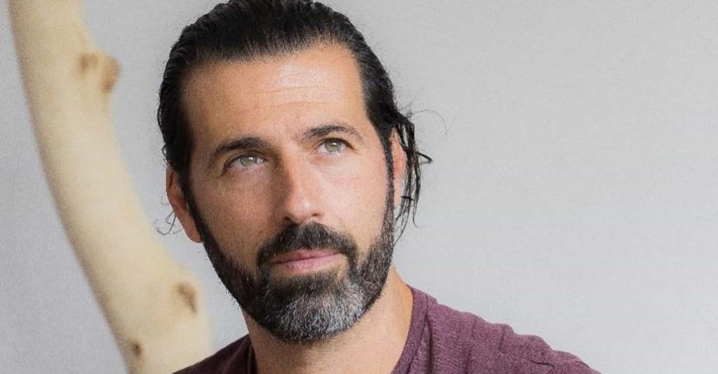 Gustavo Santos não está vacinado contra o COVID-19 e diz “Para mim é uma fraude…”