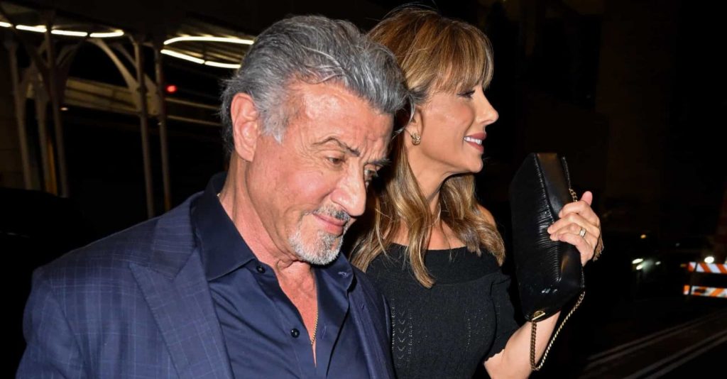Sylvester Stallone e Jennifer Flavinn cancelam o divórcio e juntam-se de novo para uma saída à noite!