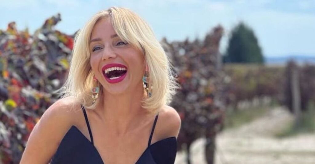 INEM chamado ao “Domingão”. Luciana sente-se mal após operação estética.