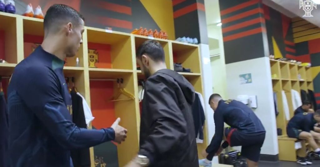 Veja o vídeo! Bruno Fernandes reage de forma fria com Cristiano Ronaldo?