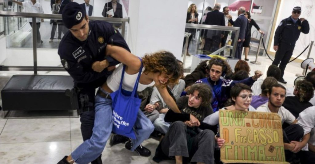 Filha de famoso ator detida ontem durante manifestações pelo clima: Pai está orgulhoso, leia as declarações!