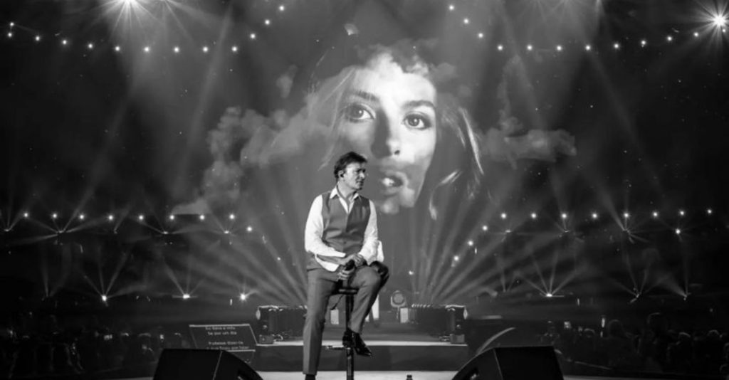 Muita emoção! Tony Carreira homenageou Sara Carreira durante concerto