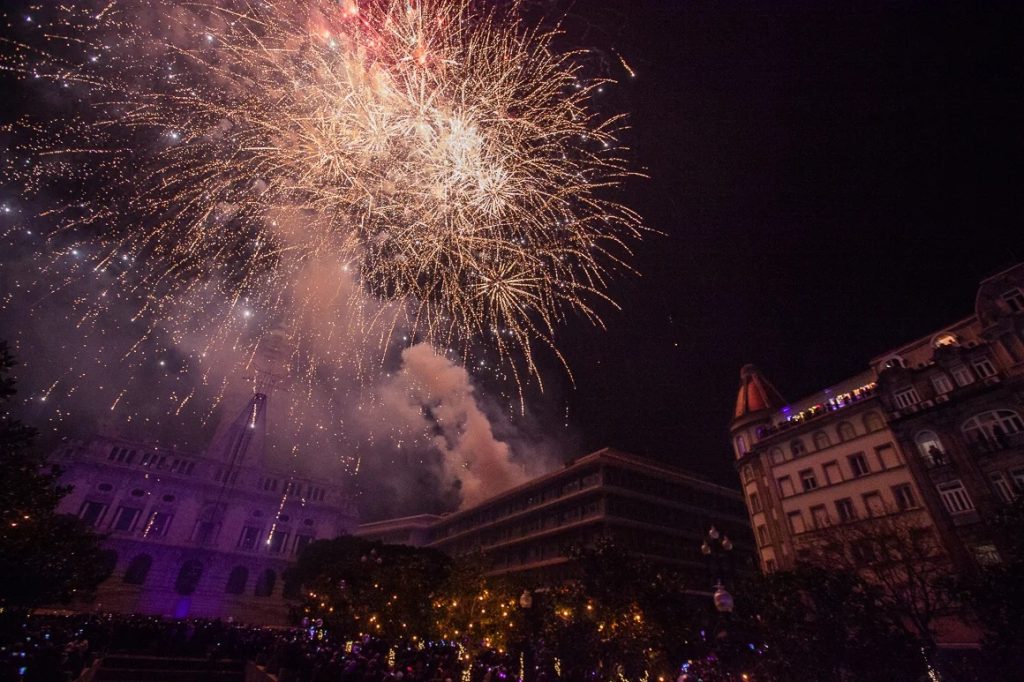 Fogo de artifício para celebrar 2023 no Porto será na Praça da República!
