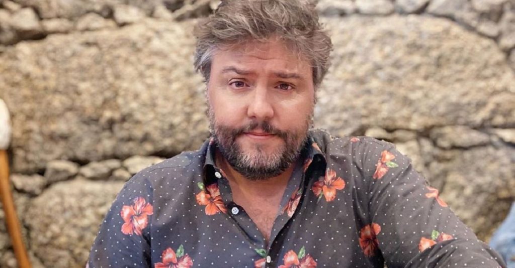 César Mourão fala sobre boato: “Foi encontrado morto, excesso de álcool e drogas”