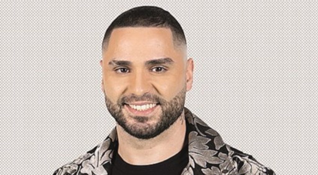 Leandro “falha compromisso” e esclarece: “uma senhora estava precisar de auxílio…”