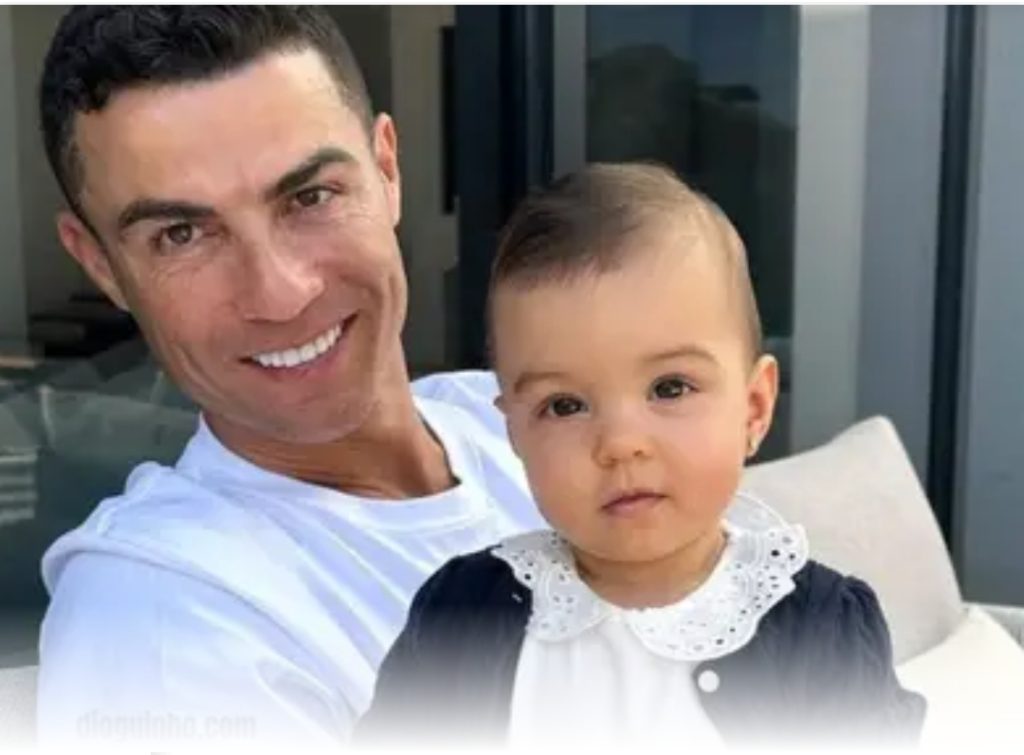 Cristiano Ronaldo o super pai ! Assim foi o domingo do craque português. (Fotos)