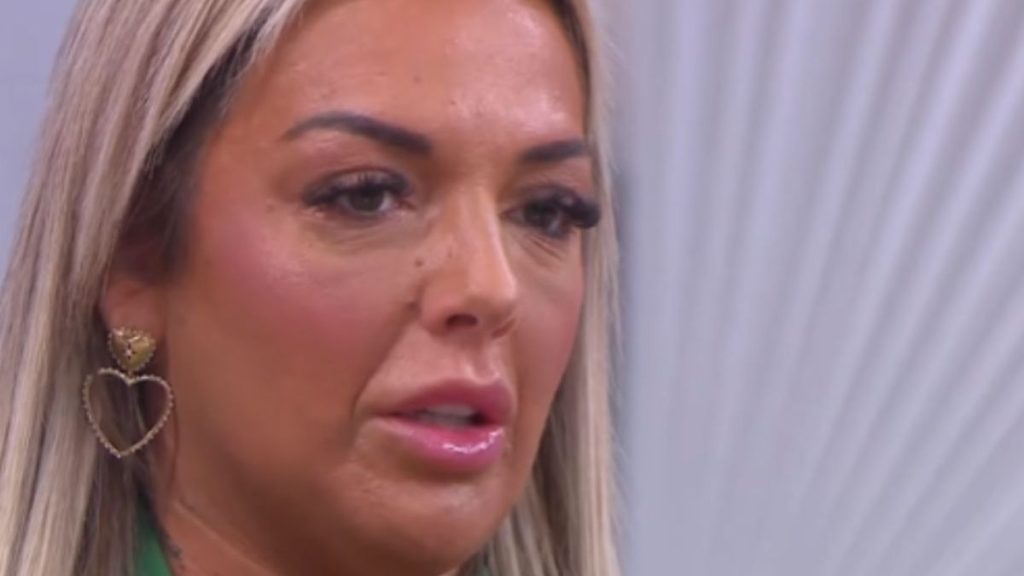 Cláudia Nayara assume que as “Réplicas Verdadeiras” eram contrafações de baixa qualidade e toma uma decisão. Veja