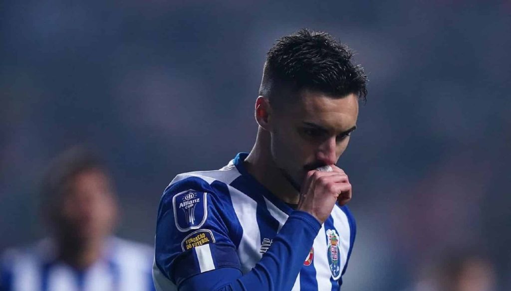 Mãe de Stephen Eustáquio morreu durante o jogo com o Santa Clara