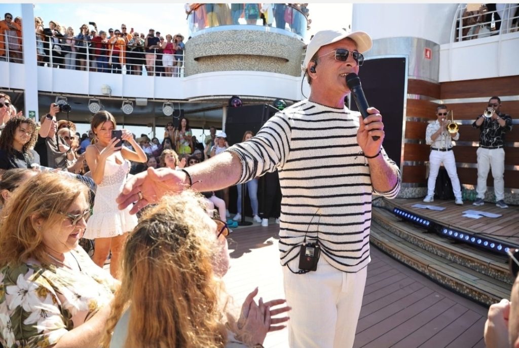 Dentro do Cruzeiro: Tony Carreira cobrava 50€ a cada fã sempre que cantava .”Sai de lá depenada…”