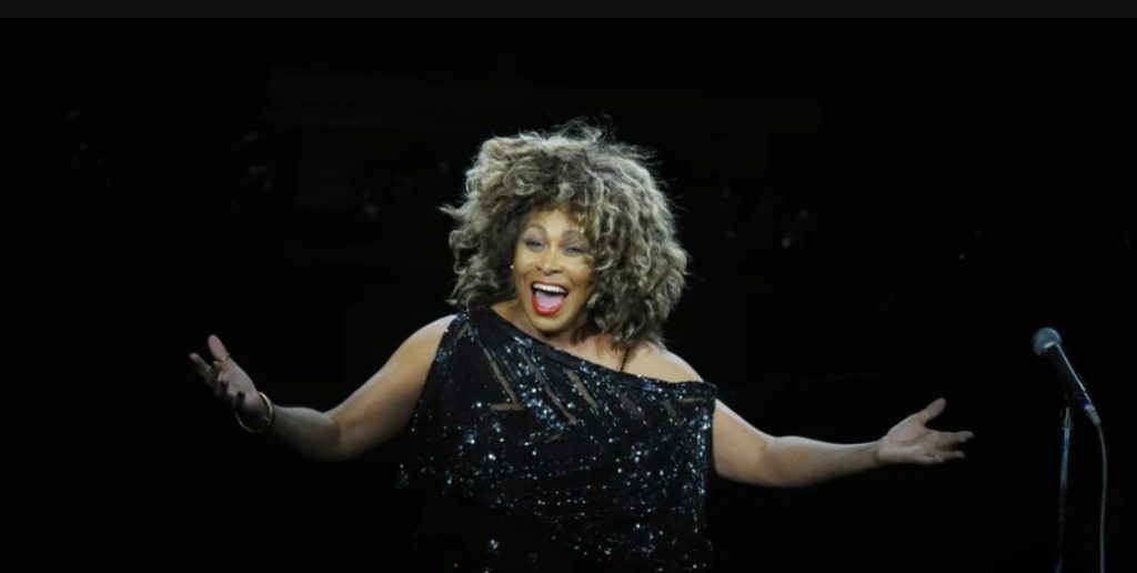 “Morreu de forma pacífica ” Tina Turner tinha 83 anos. Lutava contra uma doença prolongada . Morreu na Suiça.