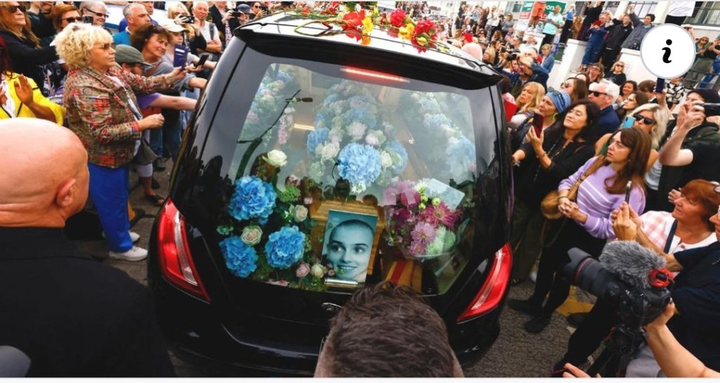 Que emoção! Multidão despede-se de Sinéad O’Connor, a cantora que morreu na solidão