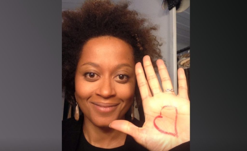 Morreu tal como viveu: SOZINHA! A relação difícil de SARA TAVARES com o falecido pai e o perdão à mãe