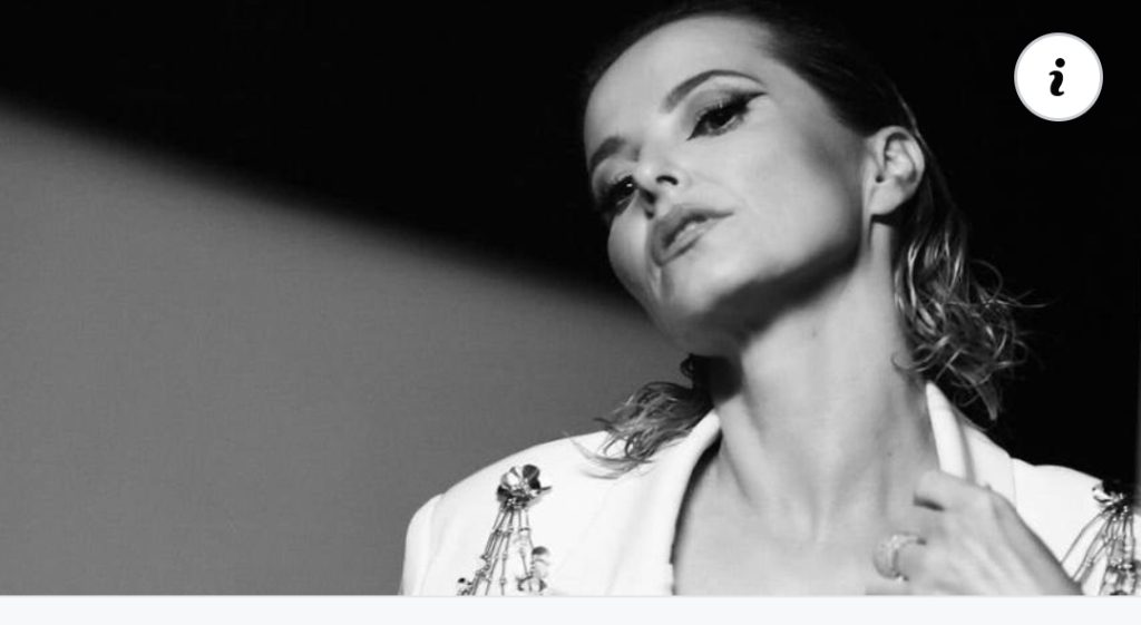 Adeus vestidos… Cristina deslumbrante e sensual, agora em fato de cor branco. Ora Veja!