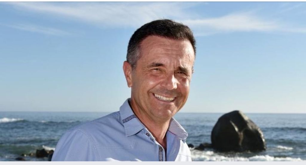 P’ra frente é que é caminho. O desejo de Natal de Jorge Gabriel agora DIVORCIADO aos 55 anos