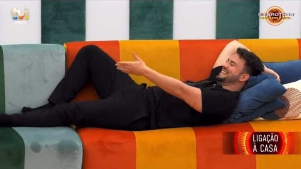 Francisco Monteiro surpreende mandando avião aos seus favoritos. VEJA!