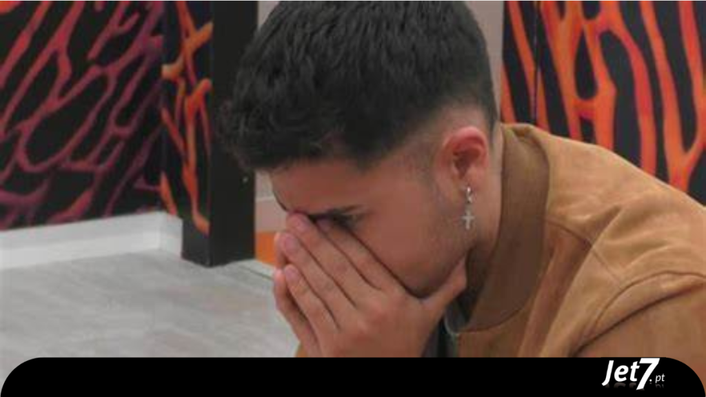 Em dia de dupla expulsão, André Lopes causa confusão dentro da casa. VEJA!