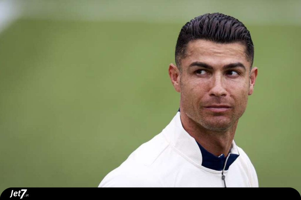 Jovem revolta-se e ateia fogo a estátua de CR7