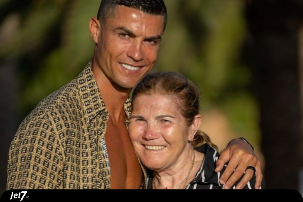 CR7 publica imagem de Dolores Aveiro e deixa fãs em alerta